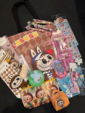 💝LABUBU Kids' Brown Character Tote Bag with Matching Monster Accessories Set💖